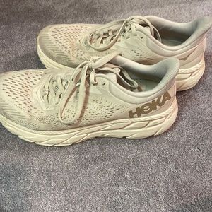 Hoka 8.5 Clifton’s women